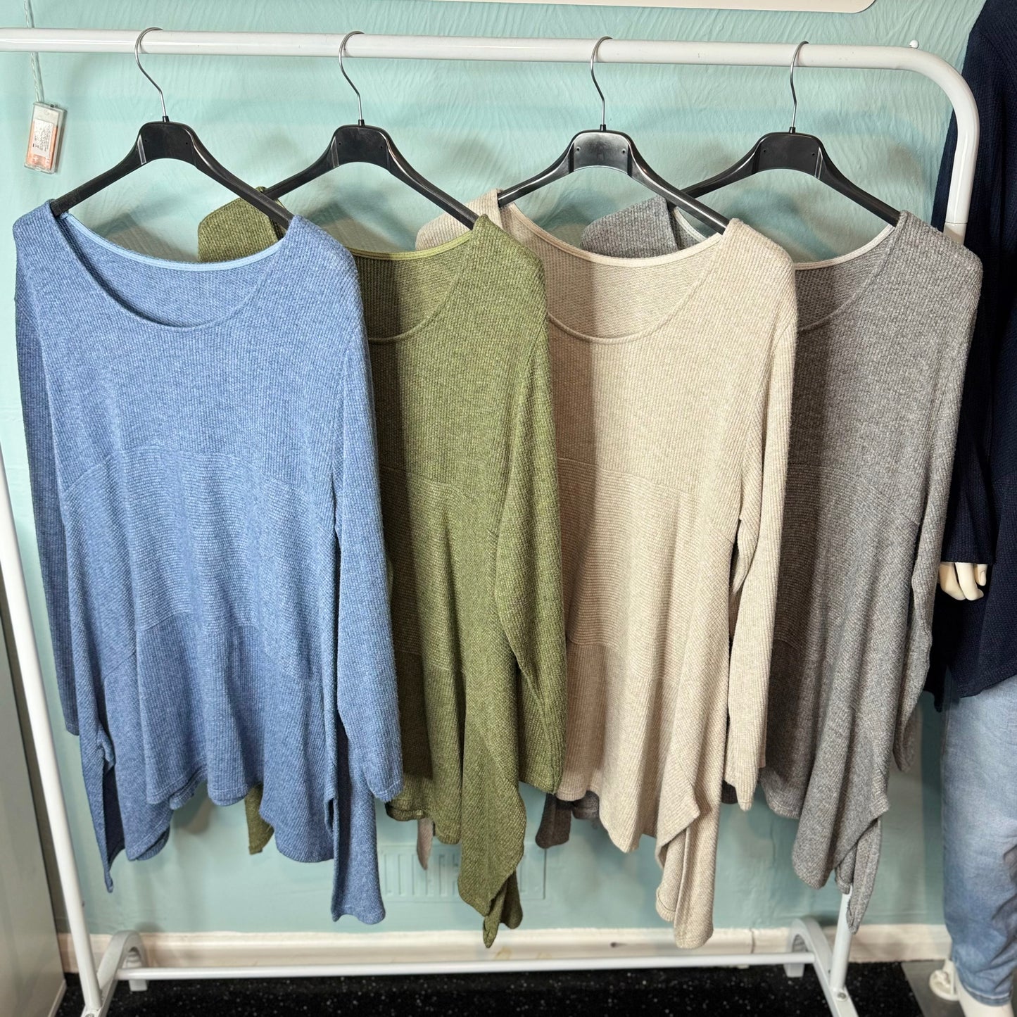 Henrietta - Oversized Flowy Side Slit Top/Jumper - Womenswear Basic.