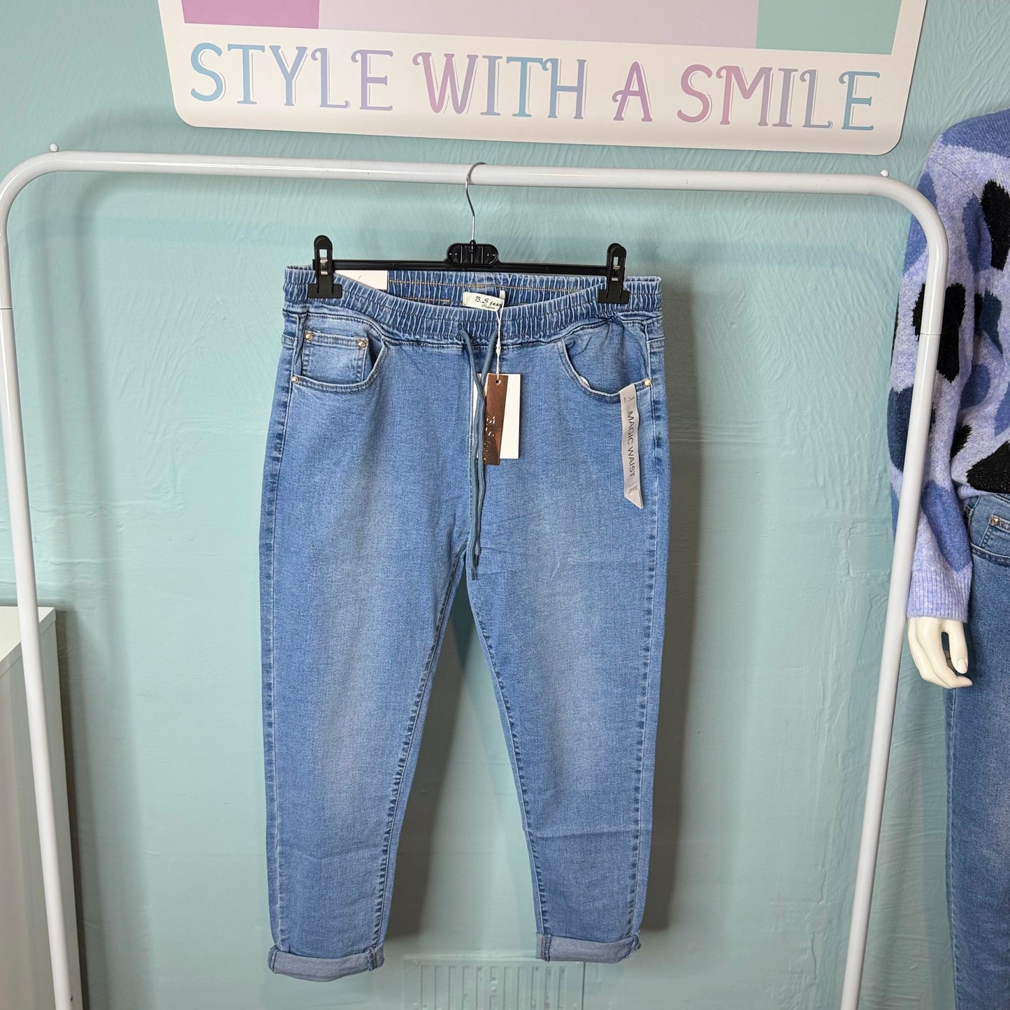 Farah - Light Denim Super Stretchy Joggings -  Womenswear Jean.