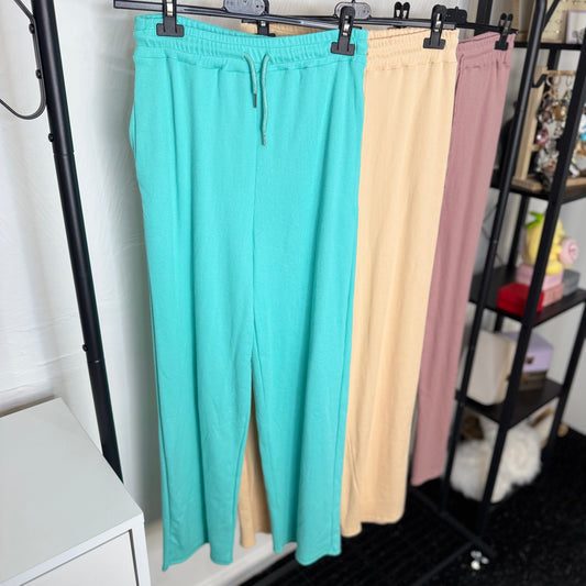 Betsy - Ripped Wide Leg Joggers