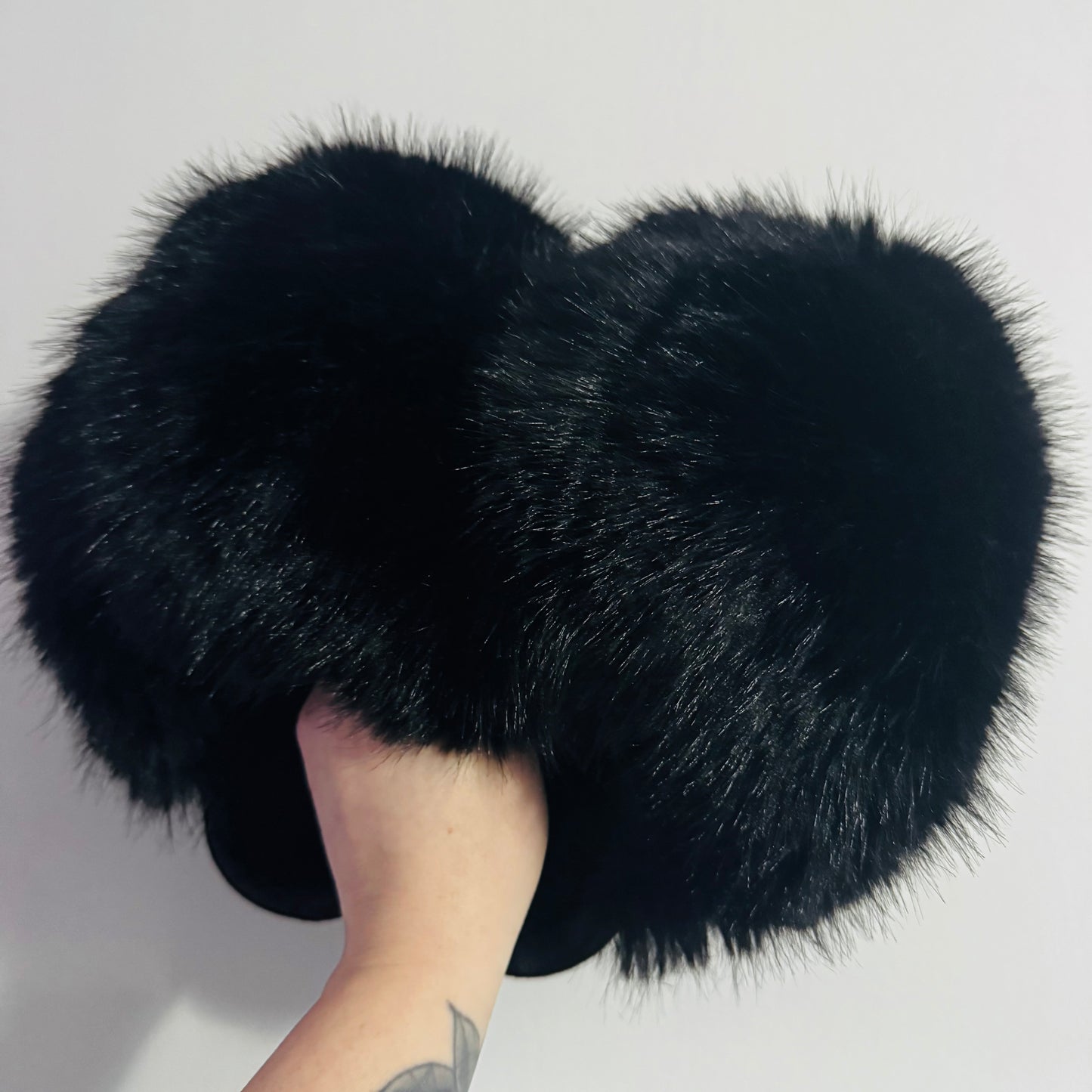 Willow - Women’s Extreme Fluffy Faux Fur slippers. Soft Comfort Stylish Slide viral Footwear