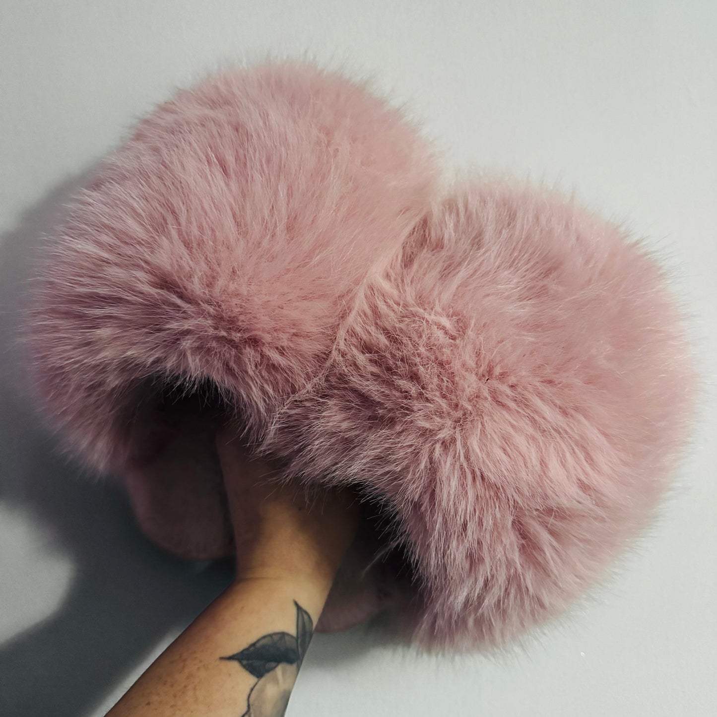 Willow - Women’s Extreme Fluffy Faux Fur slippers. Soft Comfort Stylish Slide viral Footwear