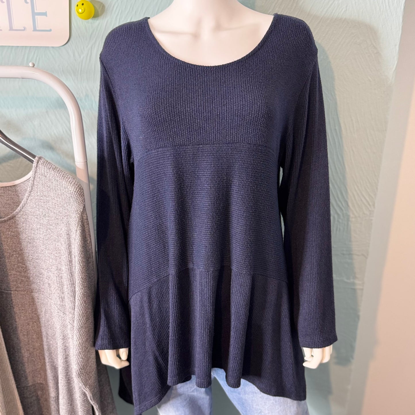 Henrietta - Oversized Flowy Side Slit Top/Jumper - Womenswear Basic.