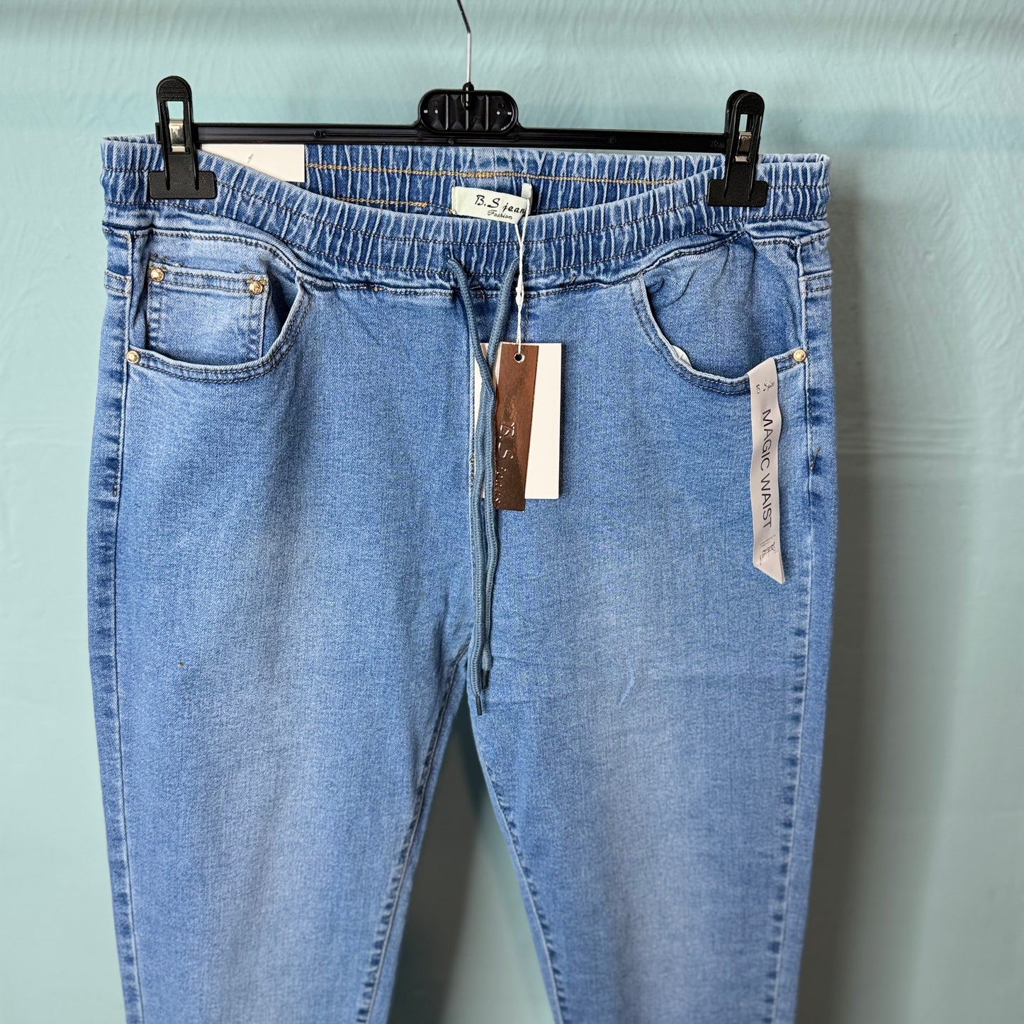 Farah - Light Denim Super Stretchy Joggings -  Womenswear Jean.